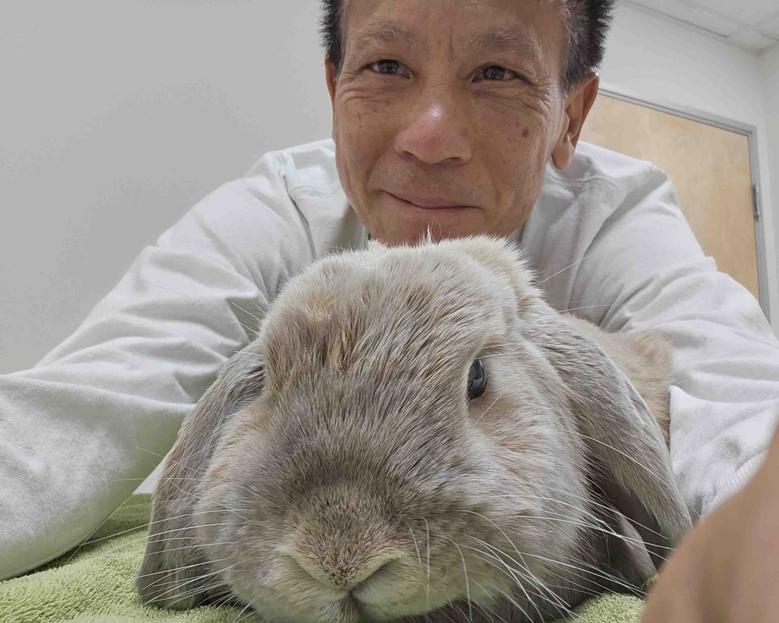 80-Hobo at Vet-LR